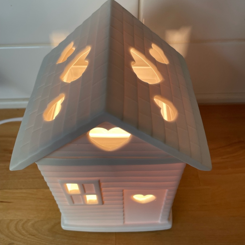 NIB Retired Scentsy Built With Love House Cottage Housewarming Wax Warmer